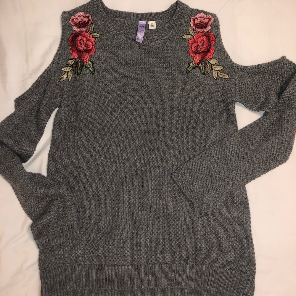 Grey shoulder cut out with embroidery sweater